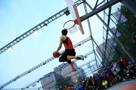 刻苦训练篮球时如何避免受伤的建议_0